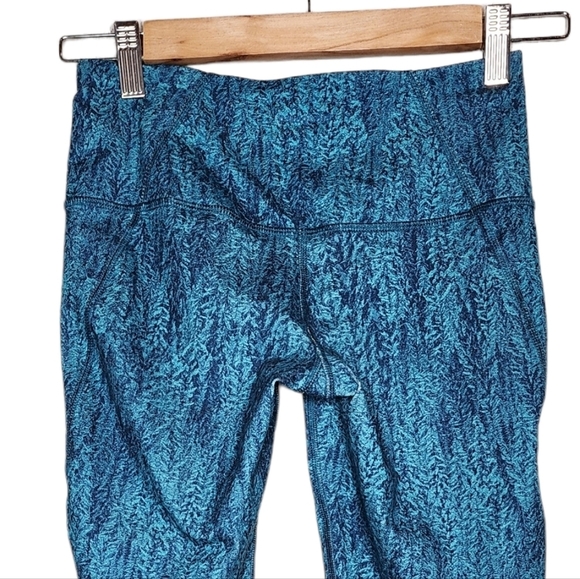 Patagonia cropped teal forest leggings. - Picture 6 of 16